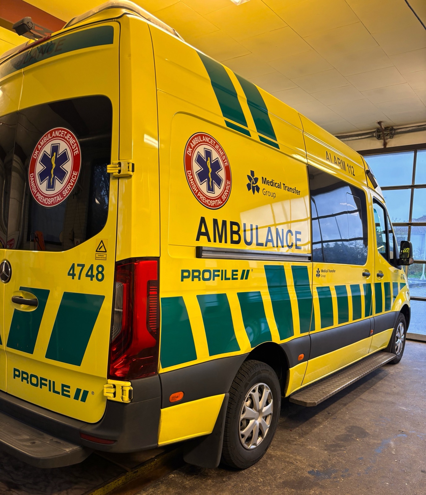 Ambulance fra DK Ambulancetjeneste klar til kørsel